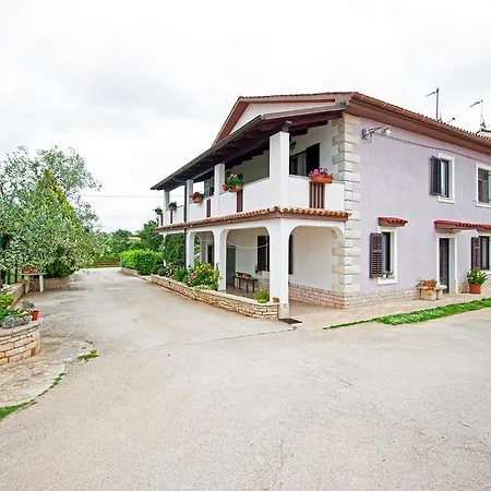Apartman Orbanici شقة *